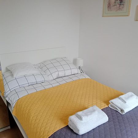 Apartament Dwupokojowy Ostrowiec Swietokrzyski Bagian luar foto