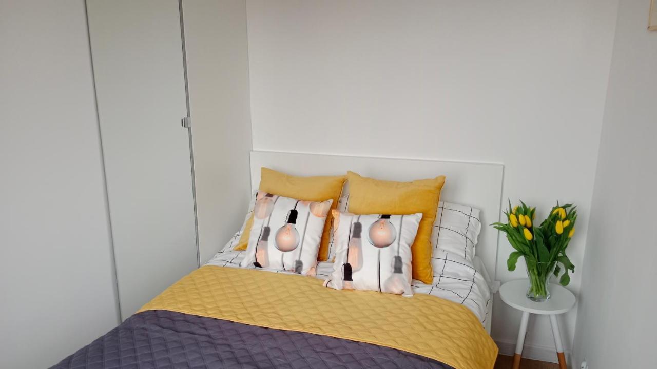 Apartament Dwupokojowy Ostrowiec Swietokrzyski Bagian luar foto